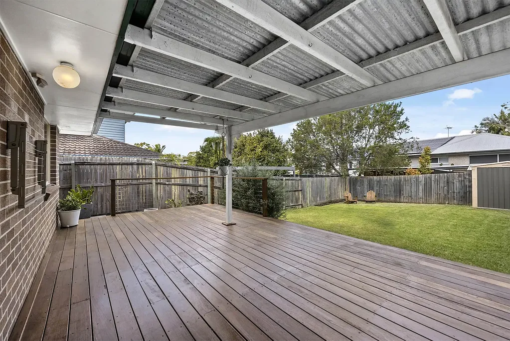 Enoggera 3Zimmer Beautifully Renovated Low-Set Home in a Desirable Pocket of Enoggera!