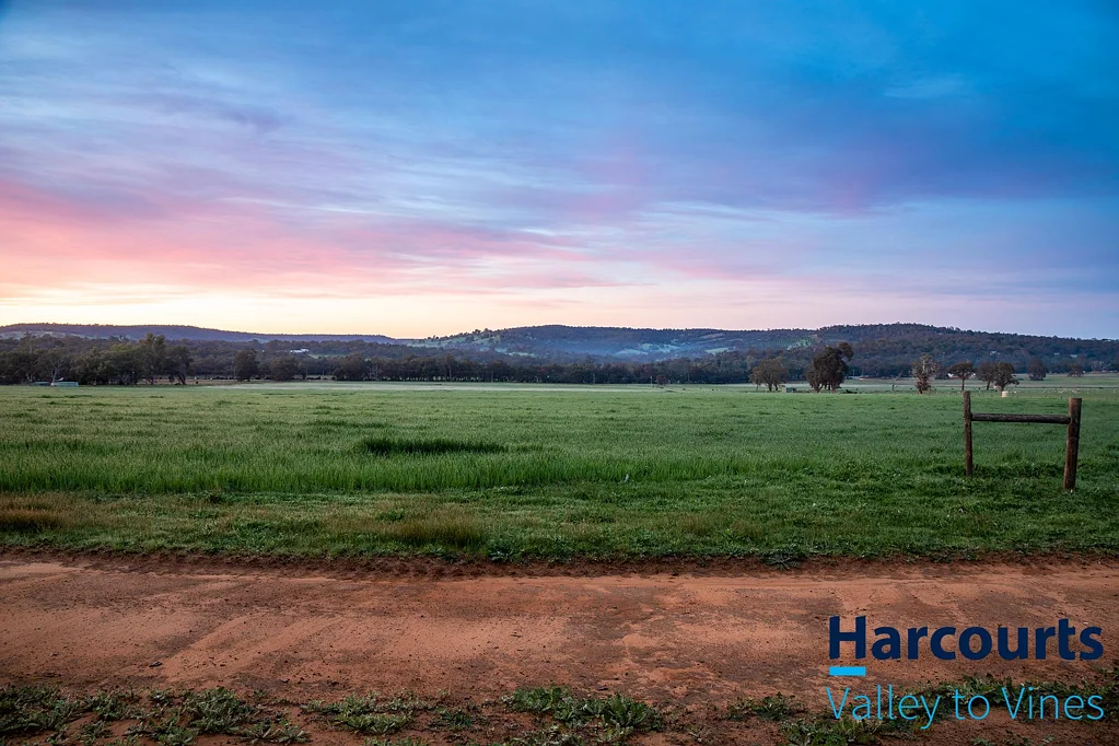 33 Zebu Rd, Lower Chittering, WA 6084