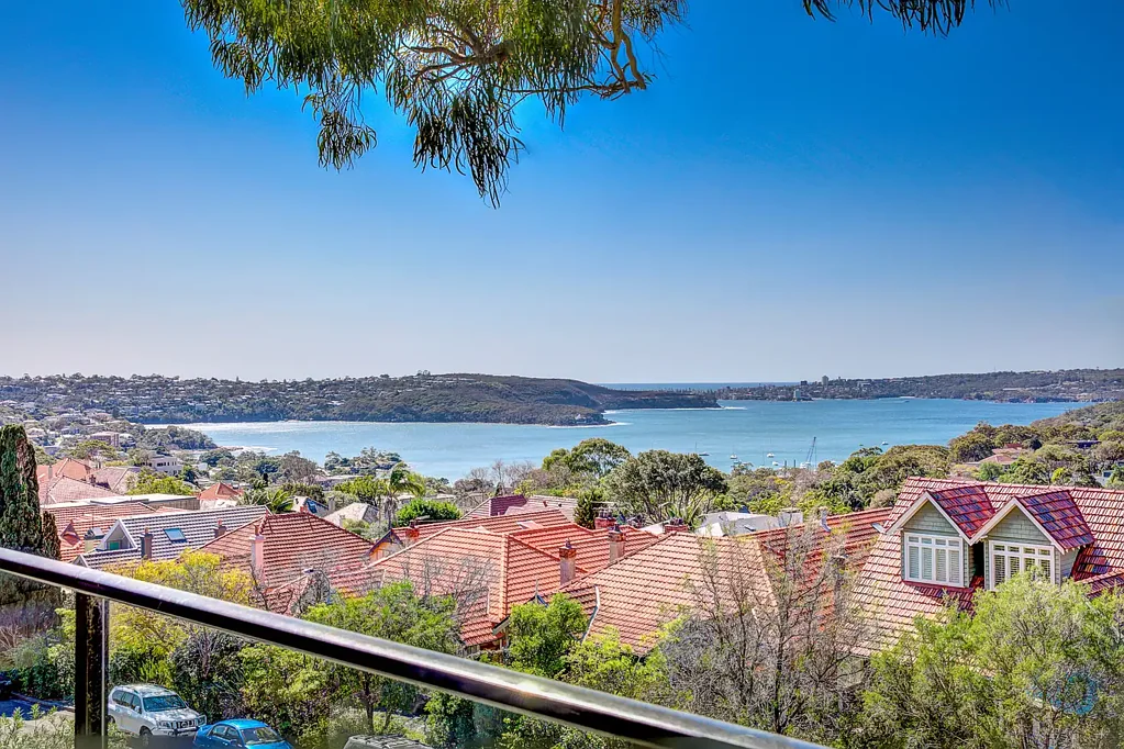 STUNNING VIEWS. FURNISHED THREE BEDROOM APARTMENT
