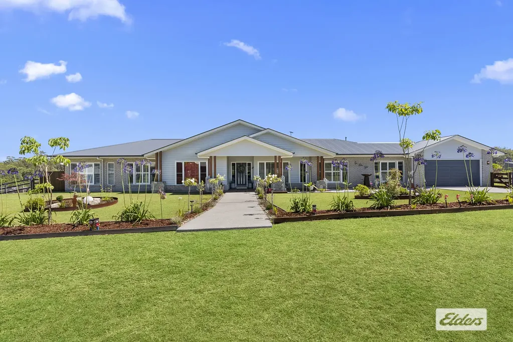 D'Aguilar 4कमरा STUNNING EXECUTIVE HOME – 392m² UNDER ROOF ON 3,000m²