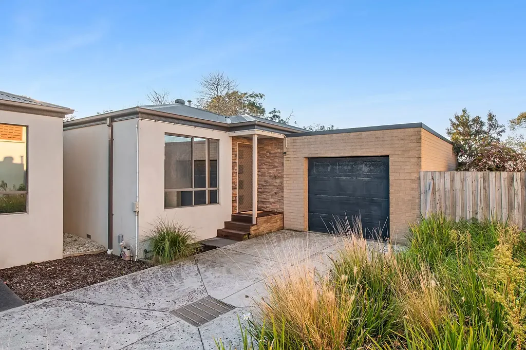 Langwarrin 2 Bedroom Private & Secure - with entertaining Deck!