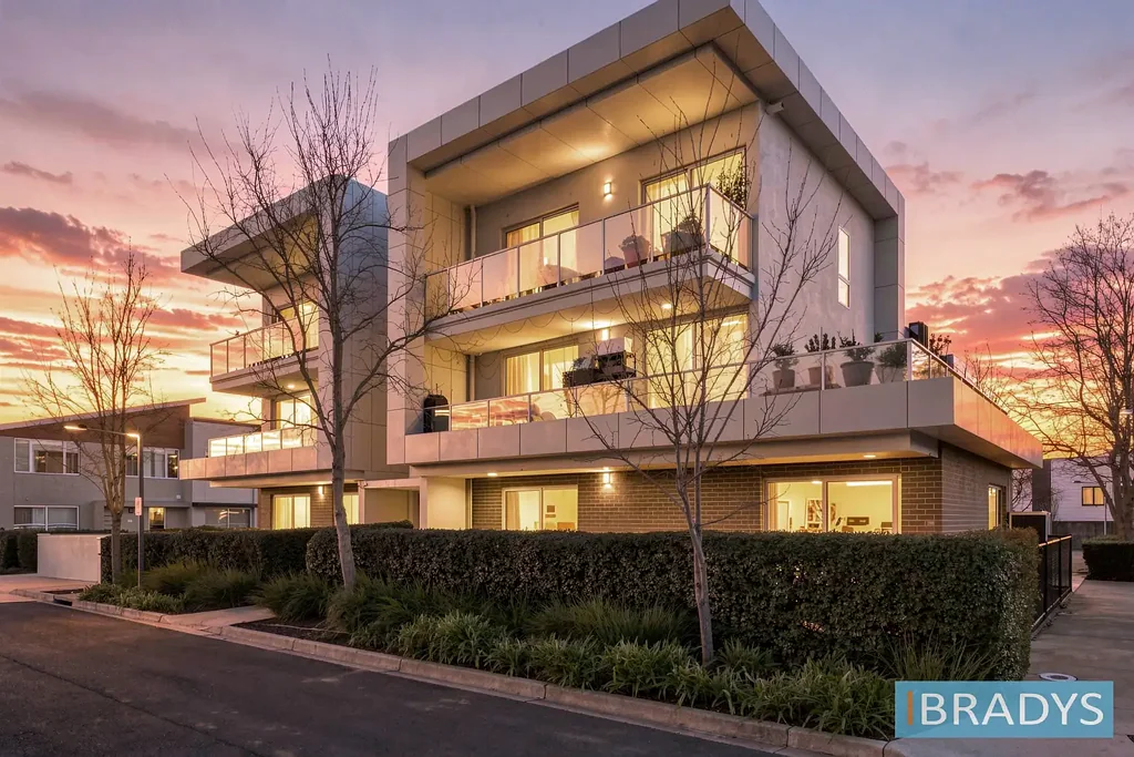 Bruce 2 Bedroom Enjoy the huge courtyard at this 2 bedroom ensuite apartment