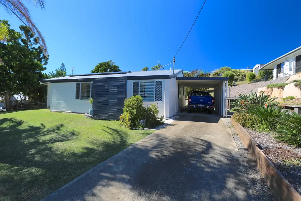 Emu Park 3房  Walk to the Beach, Town & Cafes – Classic Emu Park Living on 1,012m²