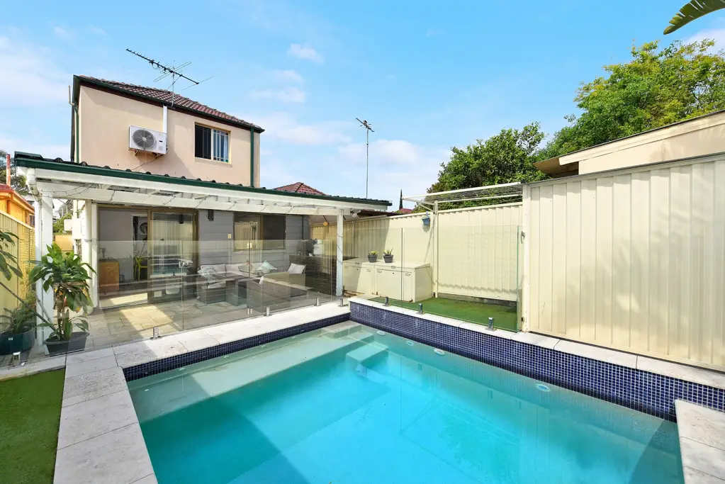 Rosebery 4Habitaciones Inviting Freestanding Family Home with Swimming Pool