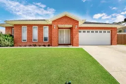 11 Dempster Place, Leneva