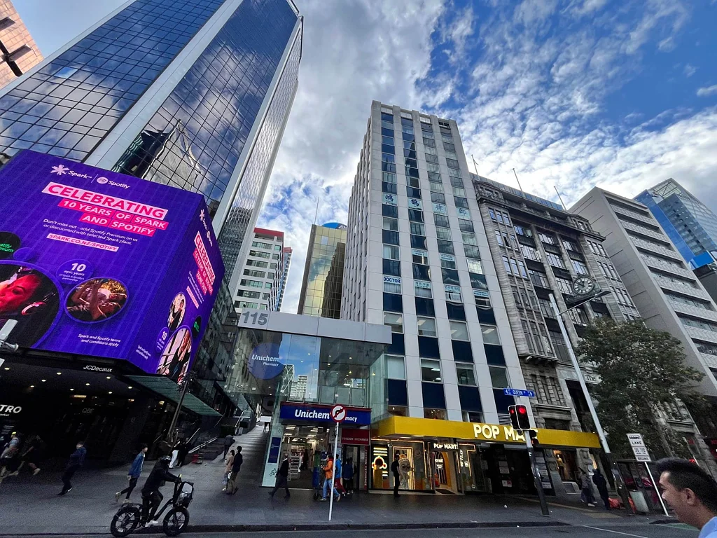 Auckland Central OWN FLOOR ON QUEEN STREET