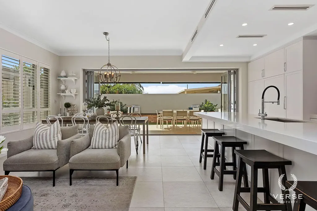 Kewdale 4房  Sophisticated Family Living Opposite Peet Park !
