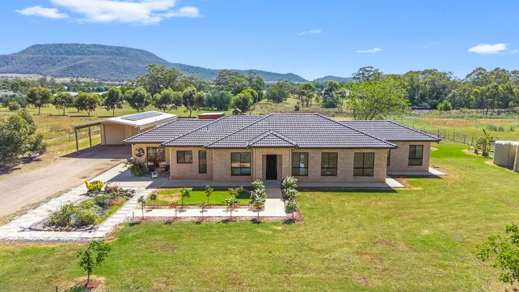 Gunnedah 4 Bedroom A Lifestyle Oasis on 2.5 Acres – Space, Serenity & Poolside Luxury