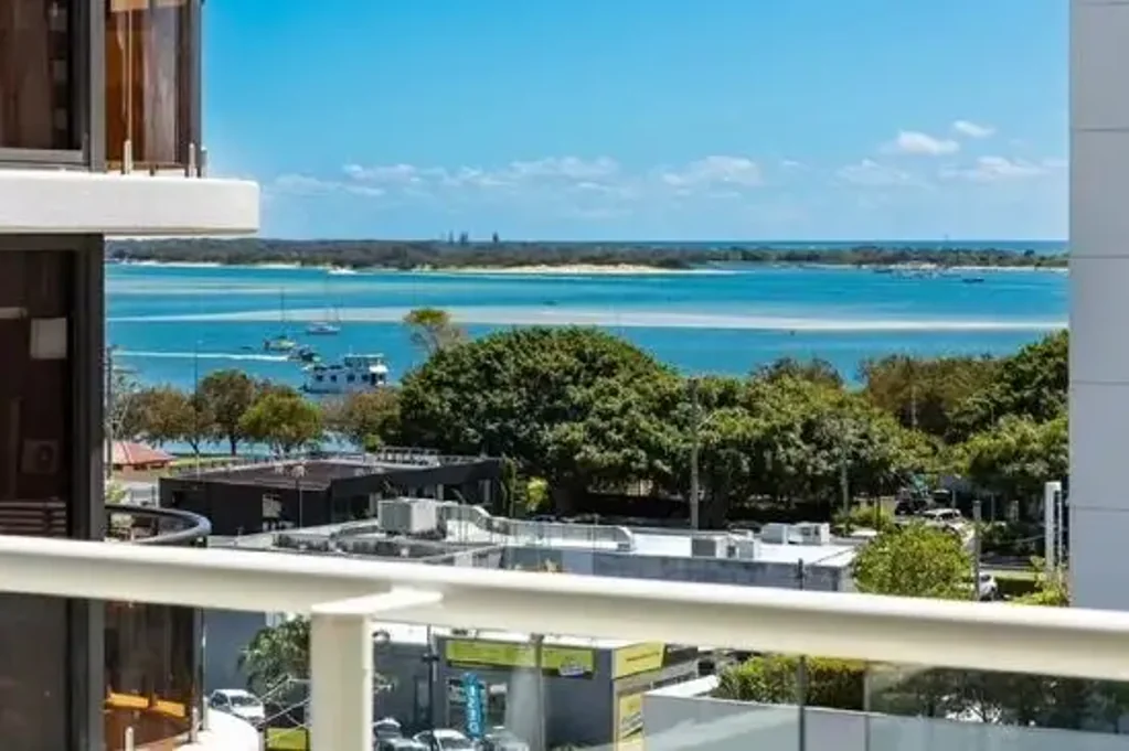 Southport 2Phòng ngủ 2 BEDROOM APARTMENT IN THE HEART OF SOUTHPORT!