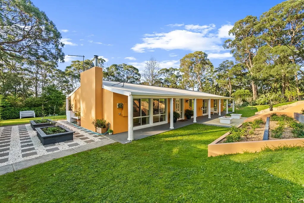 Jeeralang Junction 4 Bedroom THE BEST OF BOTH WORLDS