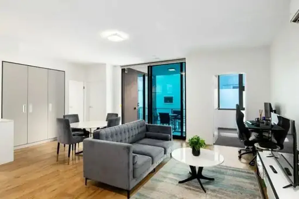Two Bedroom Apartment in South Brisbane Fully furnished !
