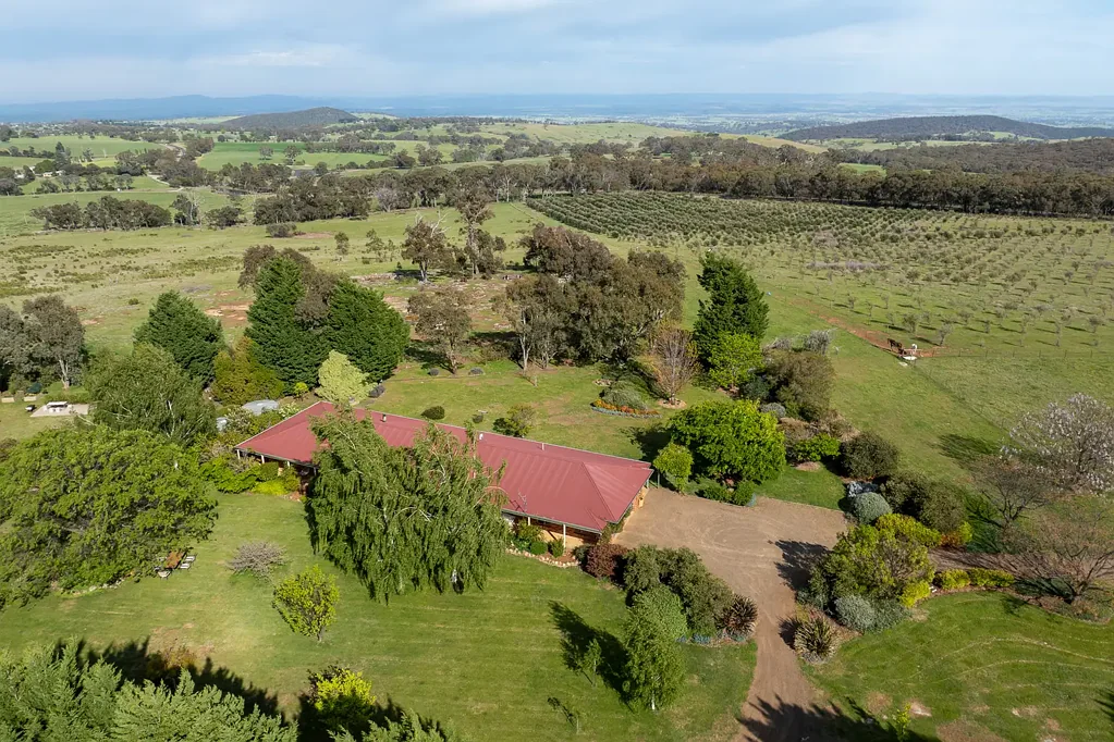Orange "Yarrinidi" 2 homes, 107 acres and stunning views.