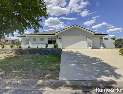 6 Overlanders Way, Tamworth, Tamworth, 5 ਕਮਰੇ, 2 ਬਾਥਰੂਮ, House