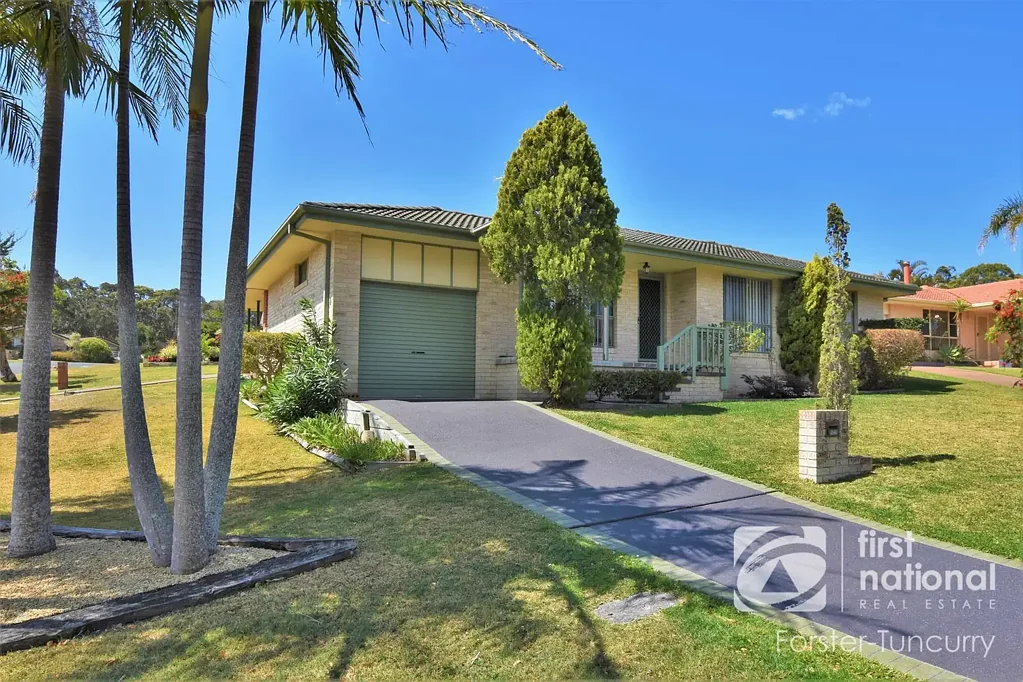 Three Bedroom Home In Forster