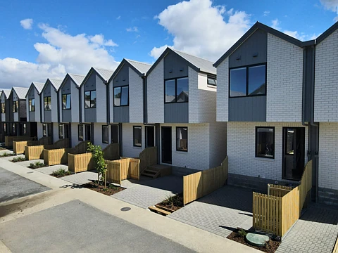 Orewa 2房  Beach Days, Bush Walks & Your New Home! From $699K