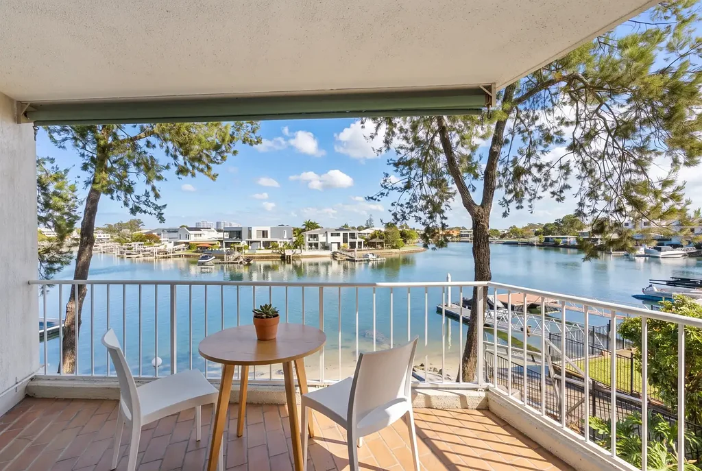 Biggera Waters 3房  PANORAMIC WATERFRONT. THREE BEDROOMS. ACT FAST, THIS IS IRREPLACEABLE!