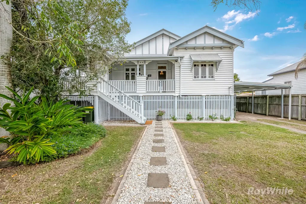 Bundaberg South 4બેડરૂમ Timeless heritage character meets comfortable modern living