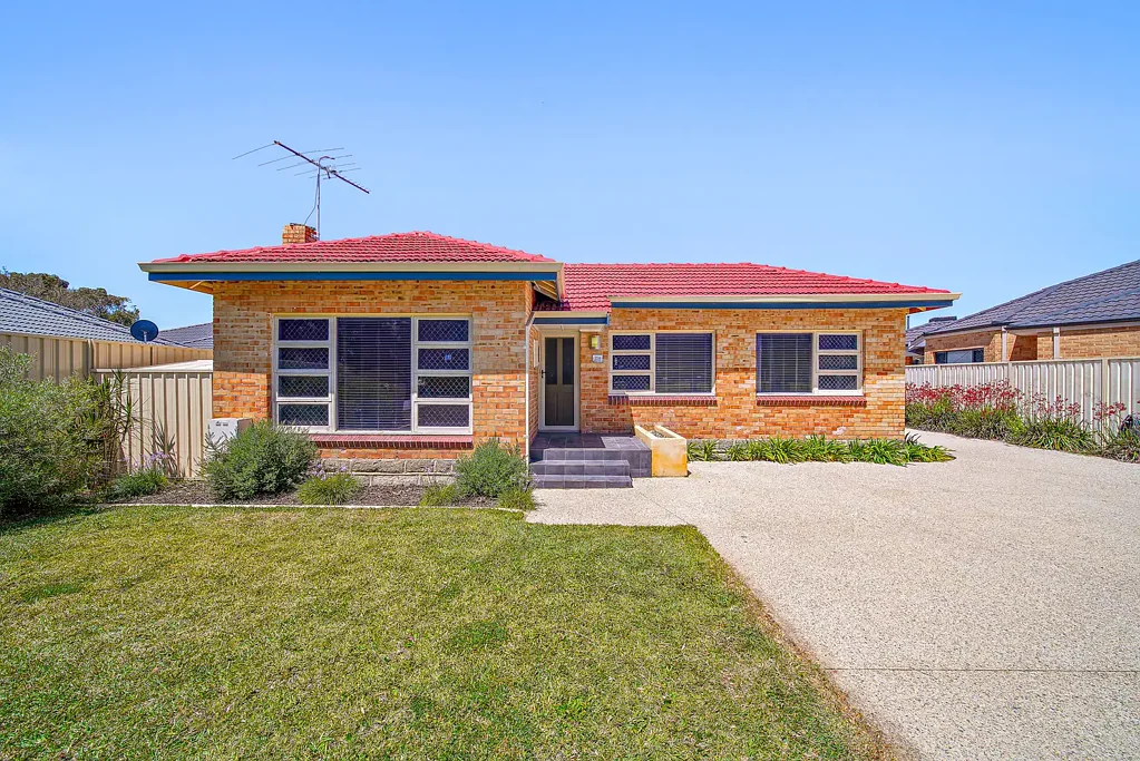Thornlie 3બેડરૂમ Calling All 1st Home Buyers or Investors ** Open Sat 13th June 1pm to 1.45**