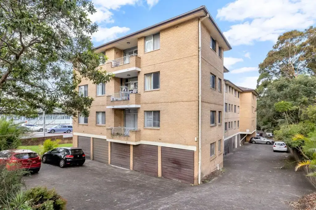 Premium location opposite Macquarie Shopping Centre, Macquarie Uni and Metro Station