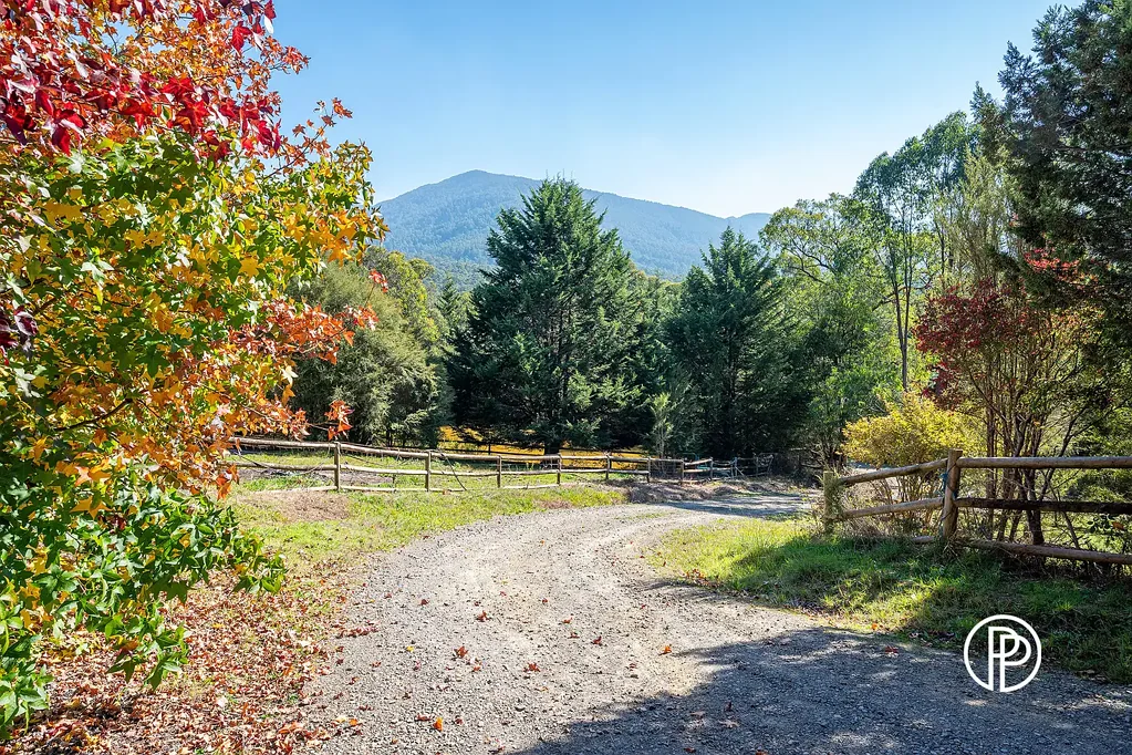 East Warburton 4ห้องนอน A RARE LIFESTYLE OPPORTUNITY AWAITS ON 46 ACRES approx.
