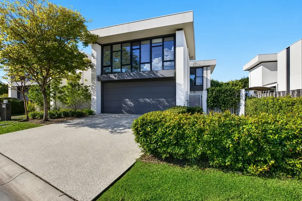 Hope Island 3房  LUXURY LOCK-AND-LEAVE LIVING IN ONE OF AUSTRALIA'S MOST ICONIC ADDRESSES 2671 The Address, Hope Island, Queensland 3 Bedrooms | 2 Bathrooms | 2-Car Ga