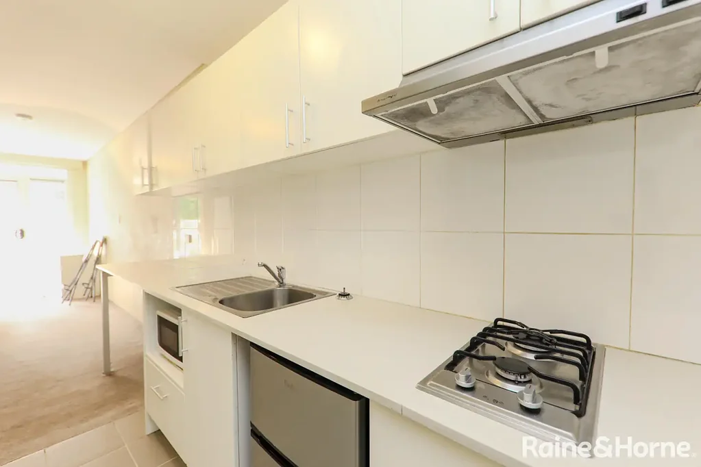 Partly Furnished Studio in the Heart of Randwick - Walk to UNSW, POWH & Royal Randwick Shopping Centre!