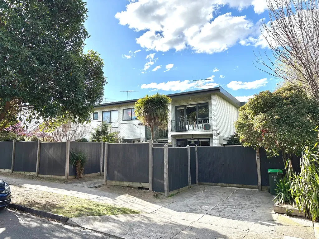 Bright & Spacious Apartment in a Prime Caulfield Location