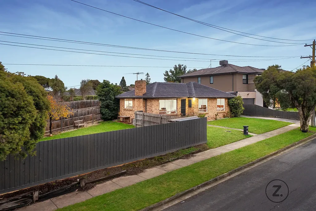 Bulleen 3ਬੈੱਡਰੂਮ Unbeatable Value in Bulleen – Move In Now, Develop Later!