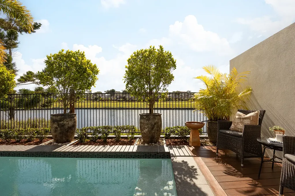 Maroochydore 4房  North-Facing Waterfront Elegance