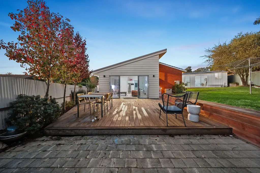 Queanbeyan West 4कमरा Thoughtfully Renovated, Move In Ready, Family Home