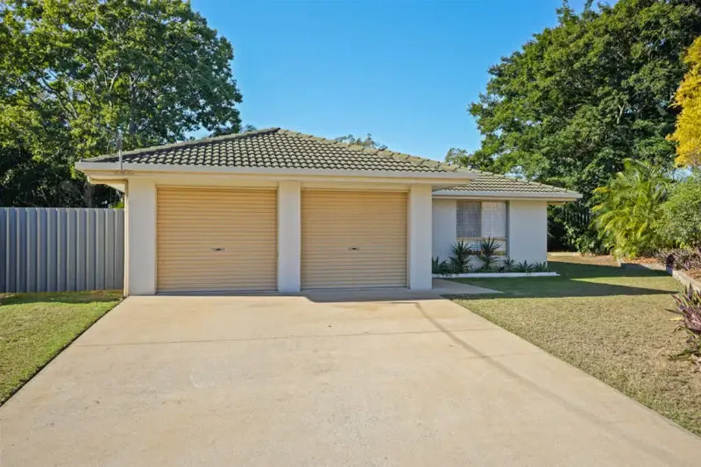 Clinton 4 Bedroom Lowset Brick Family Home with a Pool!