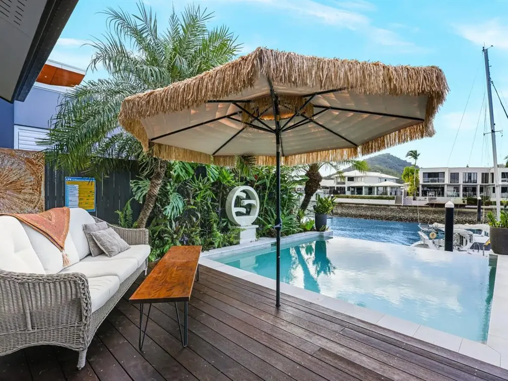 Trinity Park 4બેડરૂમ NORTH FACING WATERFRONT ENTERTAINER - PERFECT!
