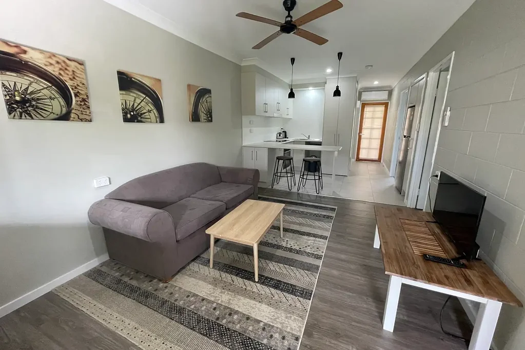 Furnished 2 Bedroom Apartment With Private Courtyard
