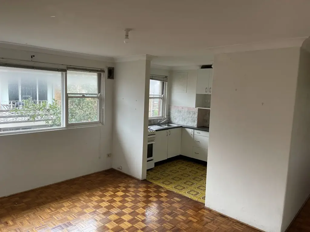 Top Floor - North West Facing - Well-Maintained Boutique Block