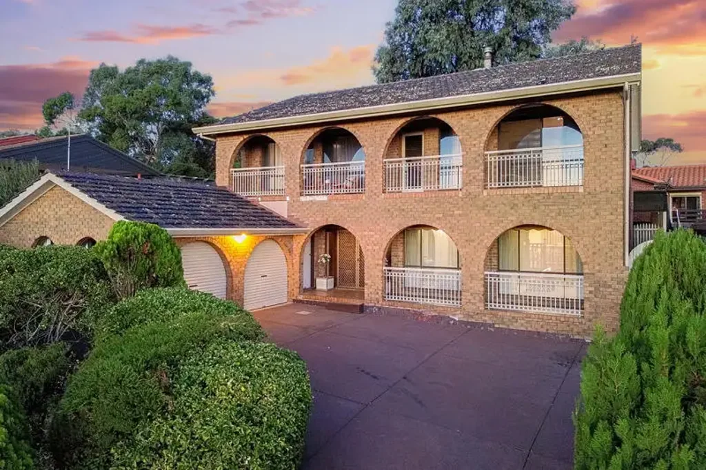 Hillbank 4房  SPACIOUS TWO STOREY FAMILY HOME WITH STUNNING VIEWS!
