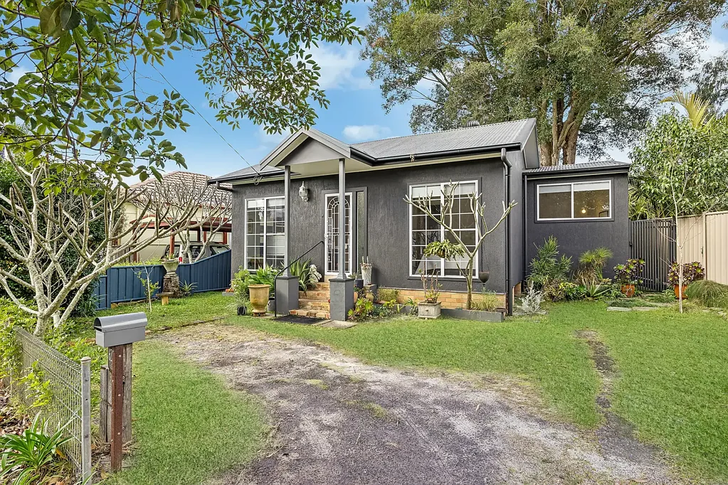 Woy Woy 3 Bedroom Coastal charm meets modern comfort
