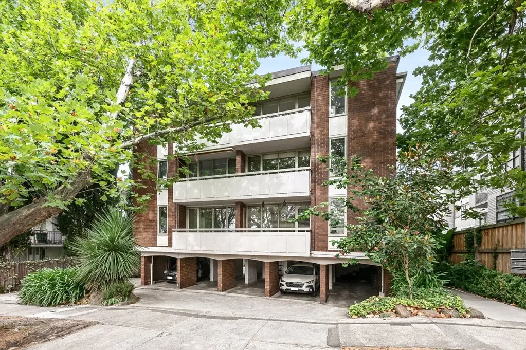 Spacious 3-Bedroom Apartment with Garage