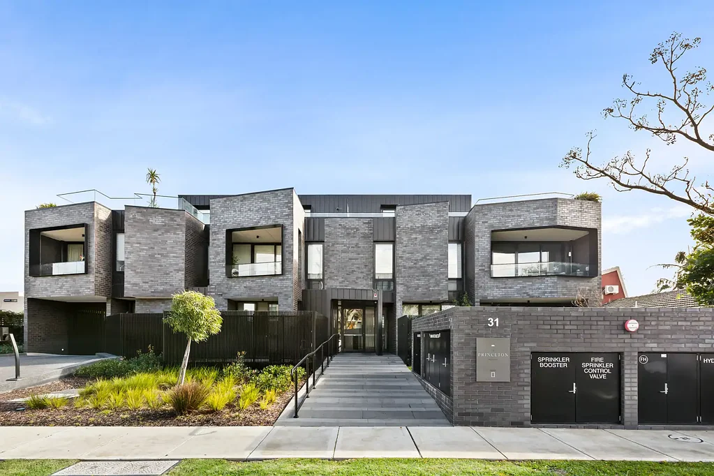 Mckinnon 2ห้องนอน Securely leased for 12 months at $750 per week
Inspect by Appointment