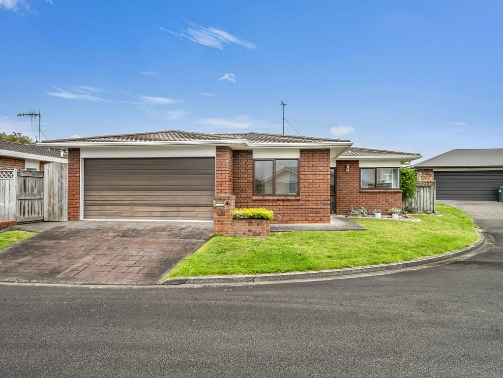 Tawhero 3ਬੈੱਡਰੂਮ Immaculate Brick and Tile Beauty Awaits