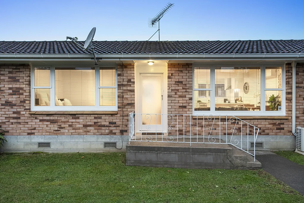 Epsom 2침실 Charming Unit in Prime Epsom Location