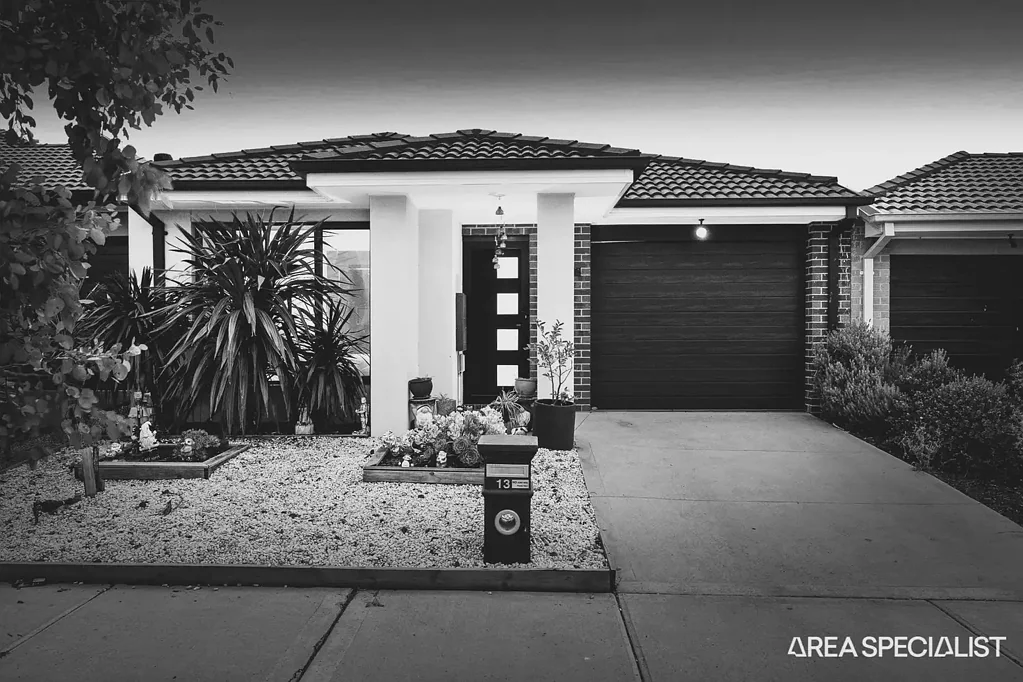 13 Rex Drive, Thornhill Park, VIC 3335