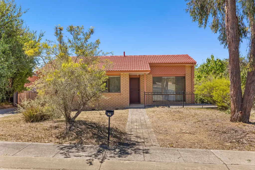 Spacious 3-Bedroom Home with Large Backyard – Monthly Gardener Included