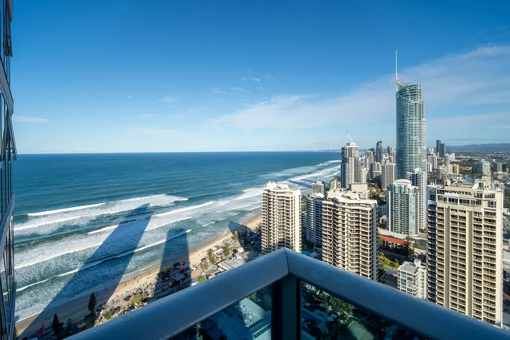 Surfers Paradise 2 Bedroom Beachfront Luxury – Stylish 2-Bedroom Apartment with Ocean Views & Strong Rental Potential