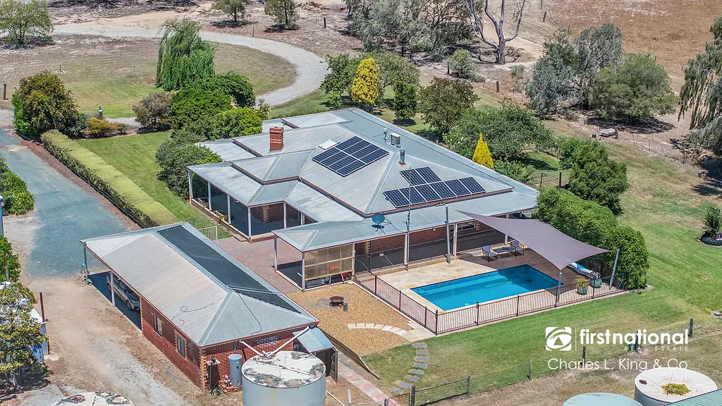 Echuca 4房  Acreage Lifestyle By the Murray - Minutes From CBD