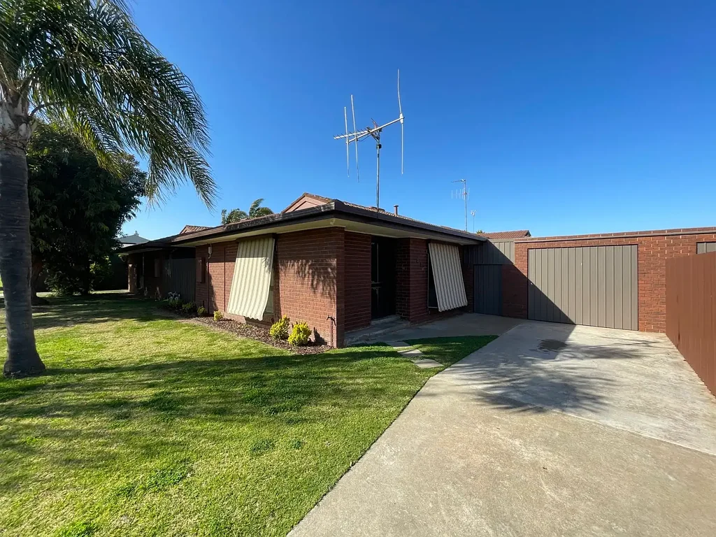 Renovated 2 Bedroom Unit Close to CBD!