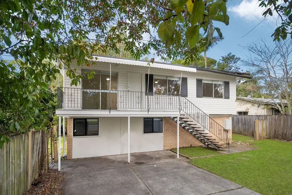 Spacious 6-Bedroom Dual Living Home