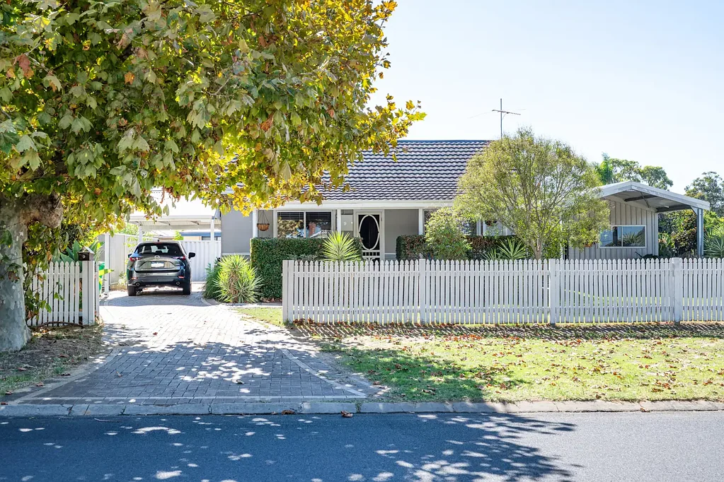 9 Lowe Street, Carey Park, WA 6230