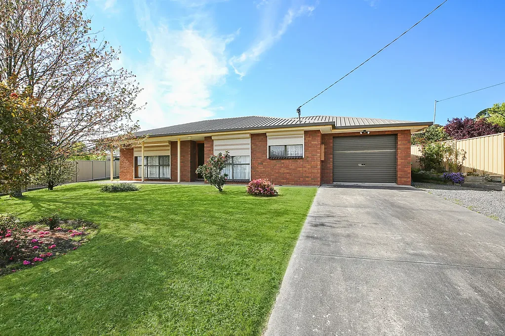 Elliminyt 2 Bedroom ONE FOR THE ASTUTE BUYER!