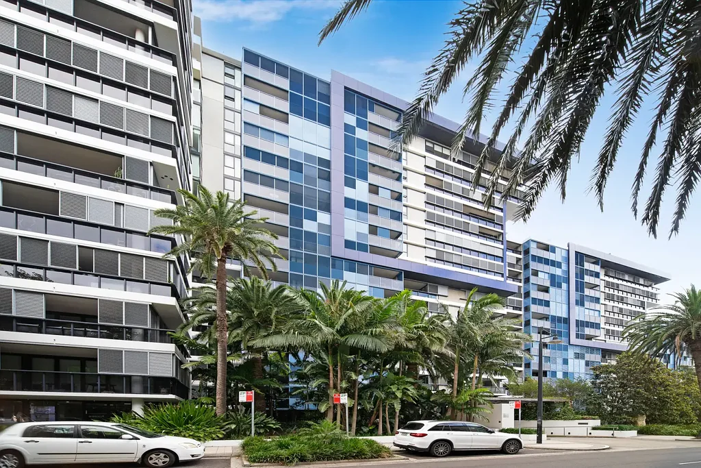 Spacious Apartment in Prime Location