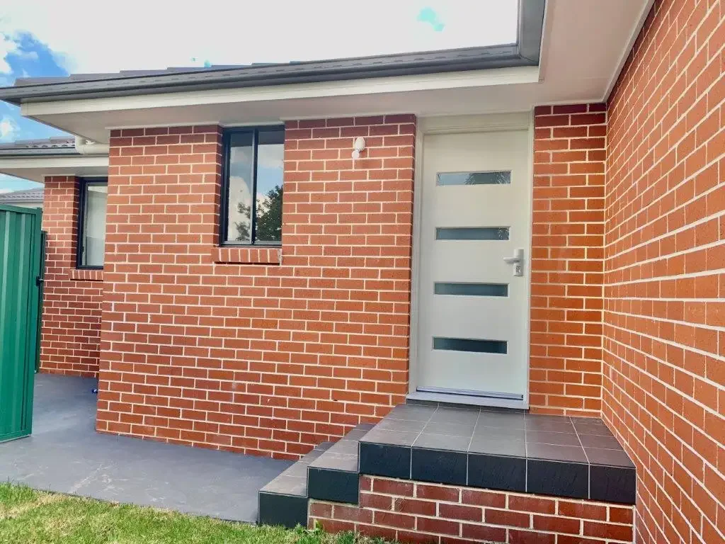 NEAR NEW & SPACIOUS GRANNY FLAT